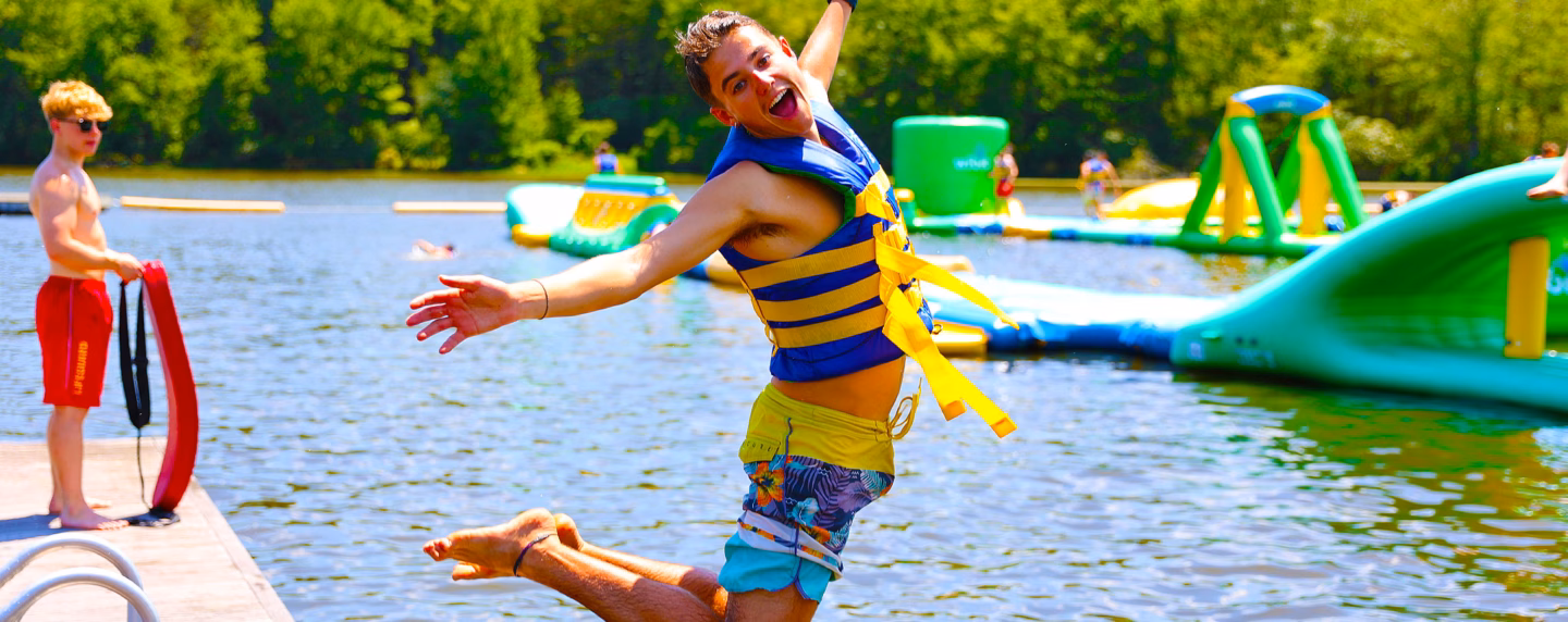 So, you’re thinking about summer camp in America? Great choice. Whether you’re ready to dive straight in or still working up the courage, you’re in the right place. USA Summer Camp makes it easy to get from your sofa to the States – without stress, confusion or complicated forms.